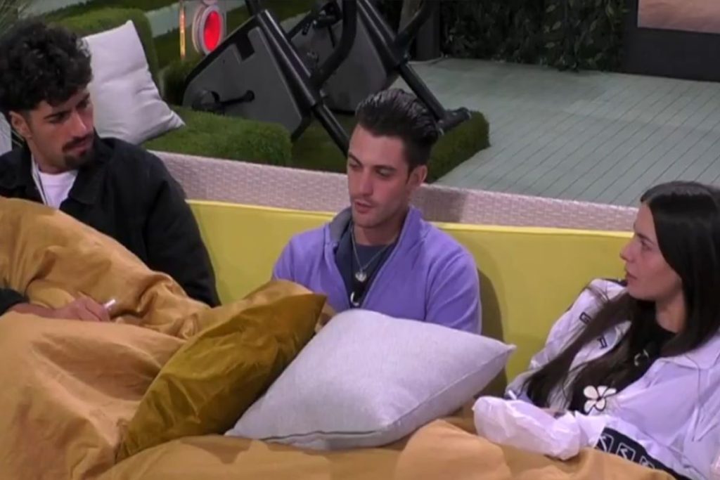 La chiacchierata notturna: spunta anche Giulio tra le sorprese della serata