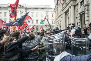 Tafferugli a Milano: tensioni dopo il voto contro il gemellaggio con Tel Aviv.