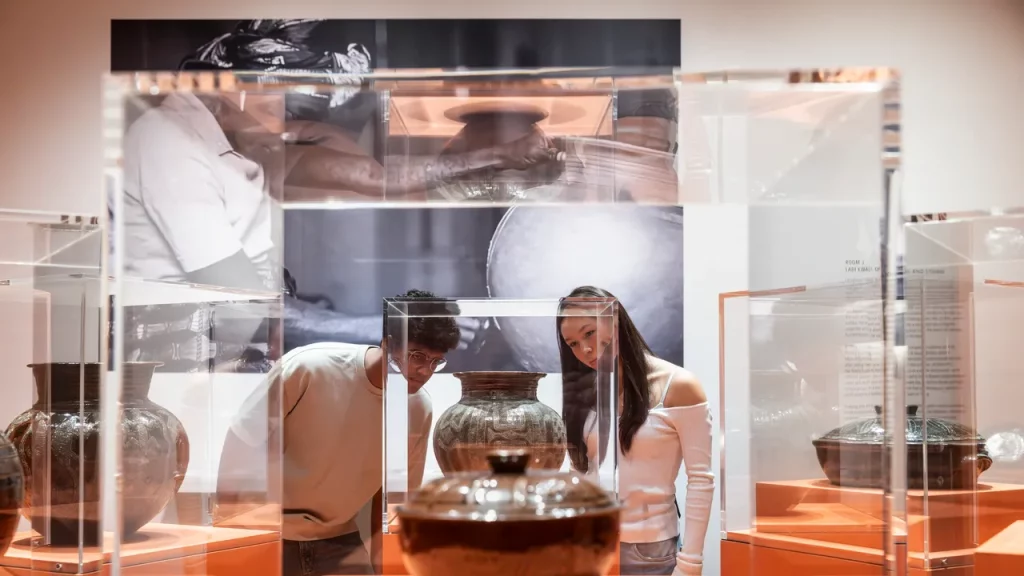 Esplora l’esposizione di Modernismo Nigeriano al Tate Modern: arte contemporanea e cultura vibrante.