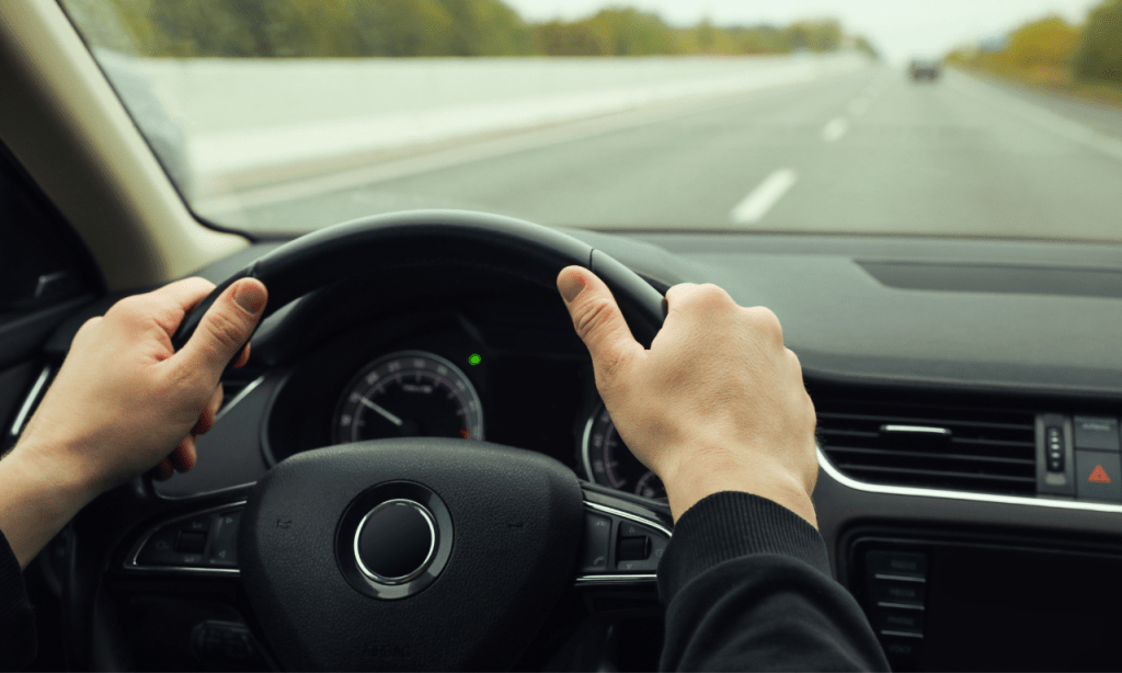 700 km a settimana e 400 euro di benzina: la dura vita di una precaria