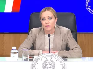 Pensioni: età innalzata a 67 anni e 5 mesi, eccezioni per maestre e pensioni anticipate.