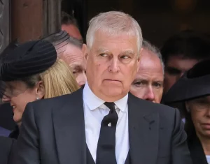 Re Carlo III avvia il processo per revocare i titoli reali al principe Andrea.