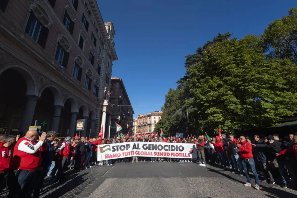 Sciopero a Roma: migliaia in corteo per Gaza, grande partecipazione e solidarietà.