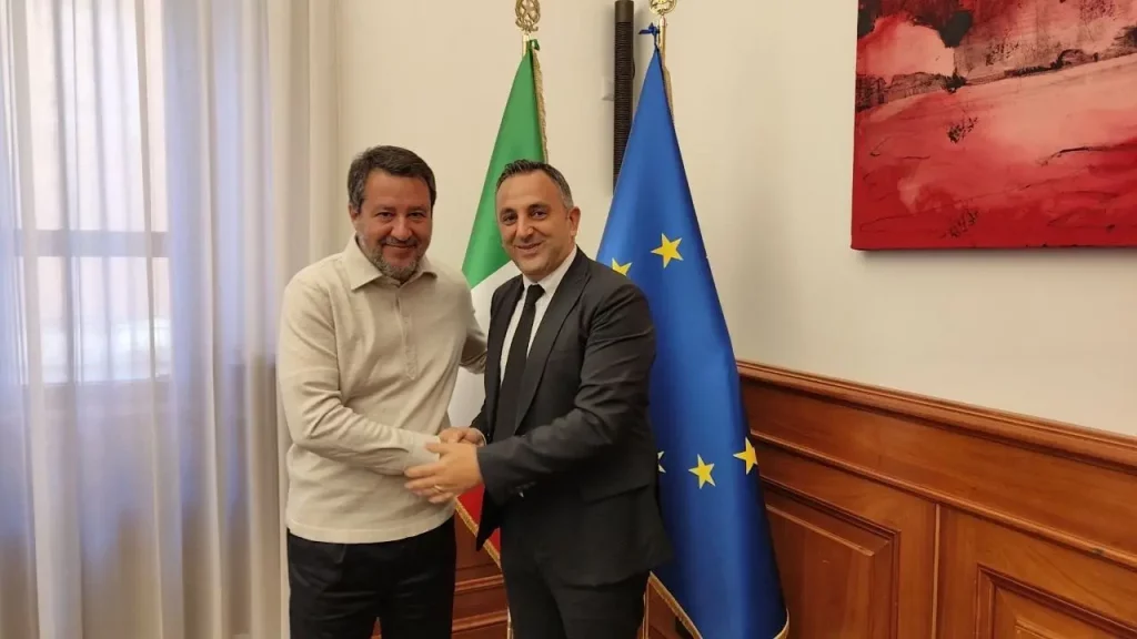 Salvini al porto di Taranto incontra Erham Ciloglu di Yildrim/Corex per sviluppi futuri.