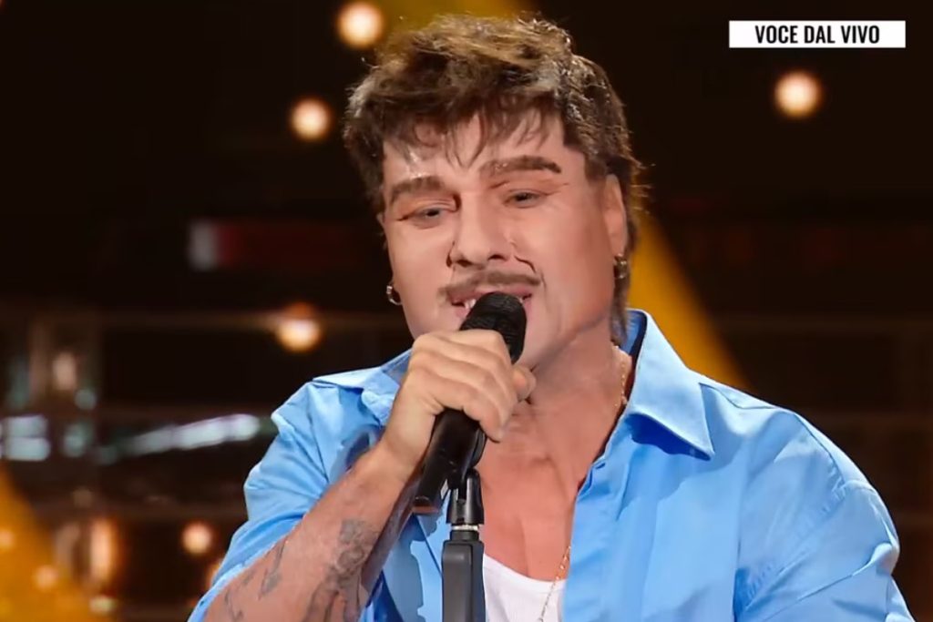 Samuele Cavallo imita Robbie Williams a Tale e Quale Show 2025, boom in calo