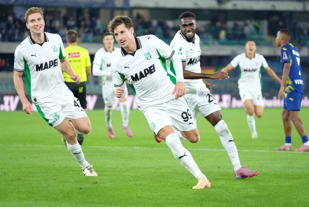 Sassuolo vince a Verona: decisivo il gol di Pinamonti, 0-1 al Bentegodi.