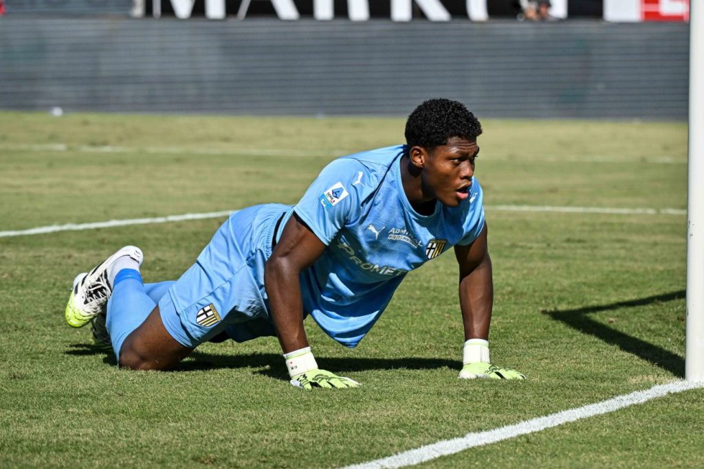 Parma resiste in 10 contro il Genoa: finisce 0-0 a Marassi grazie a Suzuki.