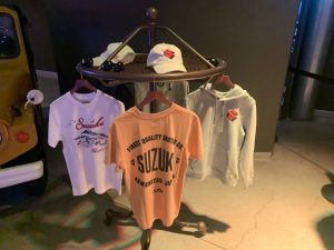 Suzuki svela a Eicma una nuova collezione di abbigliamento di alta qualità.