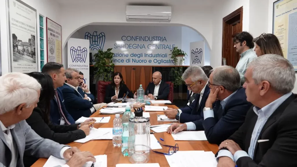 Todde e Confindustria: Dialogo su temi strategici per il futuro industriale.