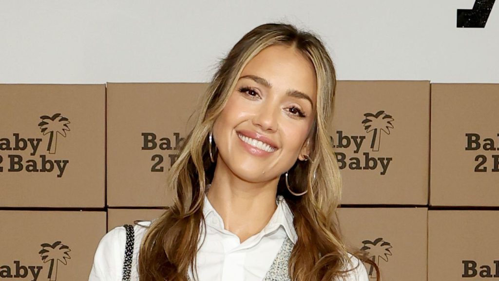 Jessica Alba e il suo look autunnale da non perdere