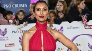 Anita Rani sta rapidamente diventando un'icona della moda, e il suo ultimo look in un abito rosso di...