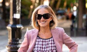 Sarah Jessica Parker è un'icona di stile da molti anni, e la sua passione per le scarpe UGG è ben...