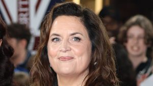 Ruth Jones ha recentemente collezionato successi sul red carpet, facendo splendida figura con abiti...