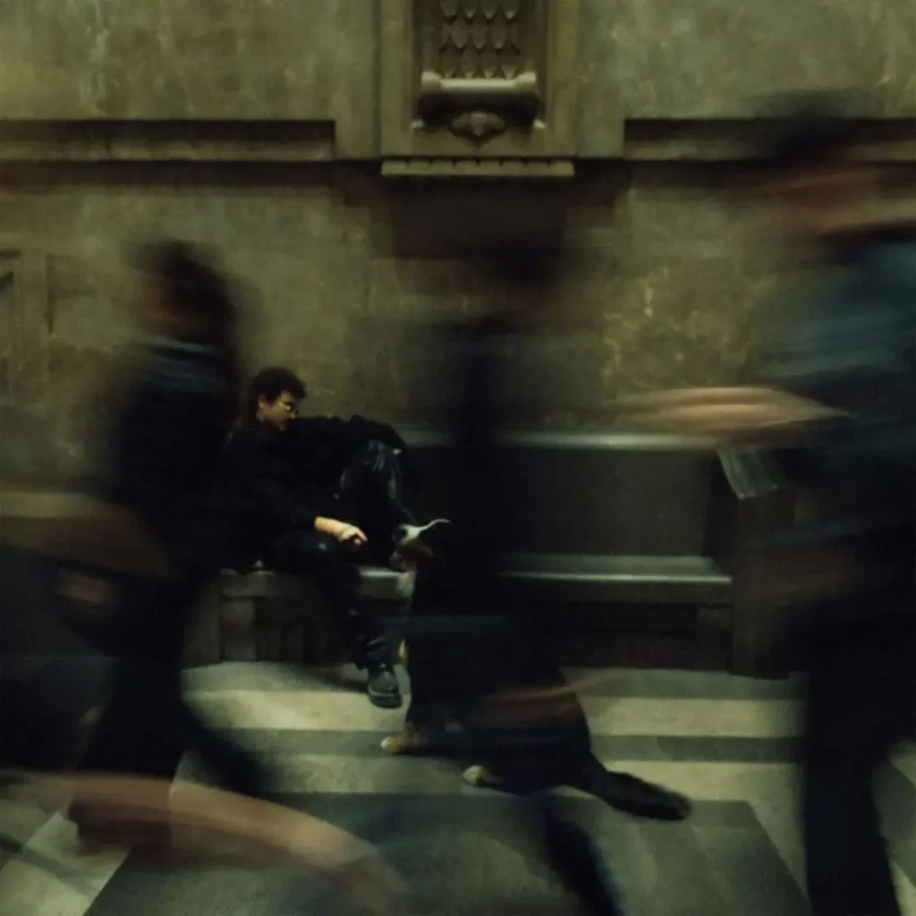 Carl Brave lancia il nuovo singolo “Occhiaie” il 24 ottobre: tutti i dettagli