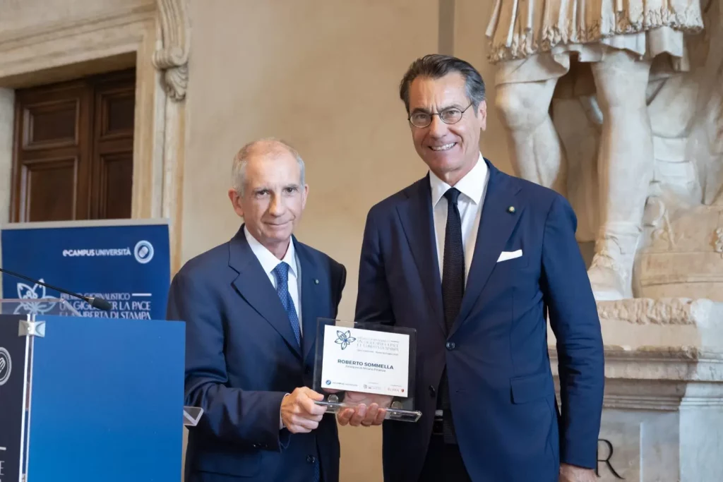 Roberto Sommella riceve il premio “Un Giglio” per la pace e libertà di stampa