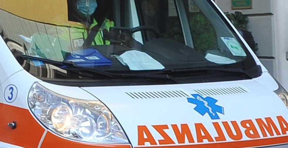 Tragico incidente stradale nel Materano: 4 morti e 6 feriti. Dolore e choc per la comunità.