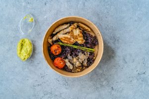 Riso nero con pollo: allerta Listeria, scopri tutti i dettagli essenziali.