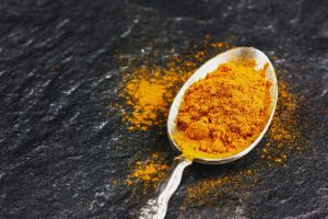 Richiamo di curcuma in polvere dall’India per rischio Salmonella: segui le indicazioni di sicurezza.