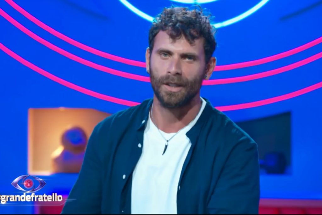 Infanzia difficile, ma i miei genitori mi hanno sempre protetto: confessione al GF 2025