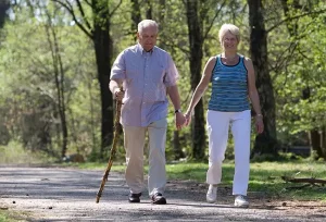 Camminare favorisce il sollievo e il benessere nella degenerazione del disco spinale?