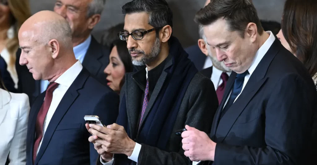 Un gruppo di cinque senatori statunitensi, tra cui Elizabeth Warren (D-MA), Ron Wyden (D-OR), Bernie...