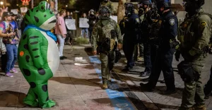 Il Potere del Frog: Simbolo di Resistenza Un Frog che sfida l’Ordine Pubblico Quando...