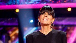Claudia Winkleman Incanta con il Suo Stile in Strictly Come Dancing