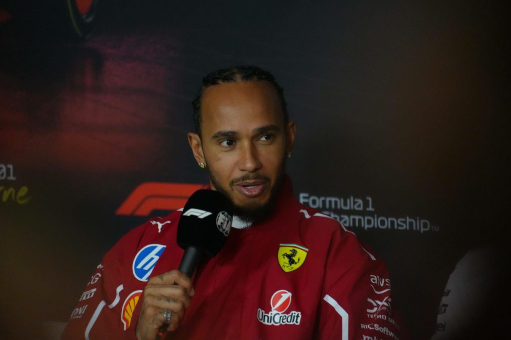 Horner in Ferrari? Hamilton smentisce voci che non giovano al team.