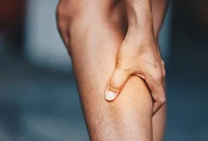 Cosa sono i crampi da calore? I crampi da calore sono spasmi muscolari intermittenti e involontari...