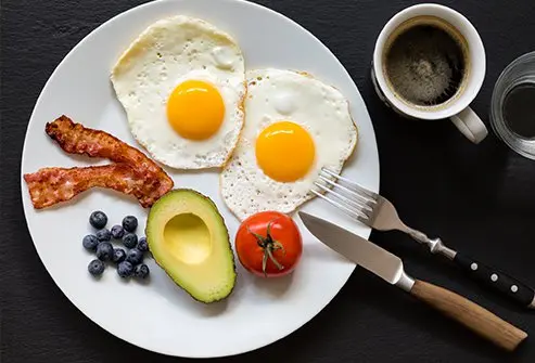 Essere in sovrappeso o affetti da obesità può aumentare il rischio di sviluppare patologie come...