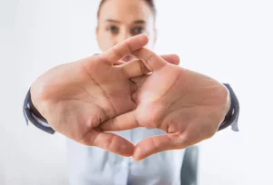 7 metodi efficaci per eliminare il formicolio e l’intorpidimento alle mani