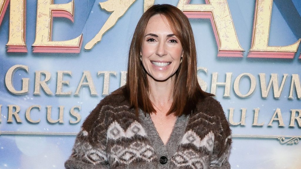 Molti di noi pensano che i jeans bianchi siano un indumento esclusivo per la primavera e l'estate...