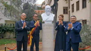 Inaugurato a Roma il busto del poeta Abai: un legame tra Italia e Kazakistan.