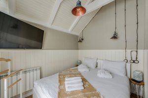 La poesia può manifestarsi anche negli spazi domestici, al di là dei versi scritti. Nelle azioni...