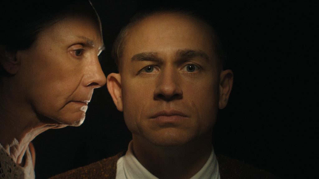 Scopri la verità dietro il “macellaio di Plainfield” Il serial killer Ed Gein ha riacquistato...