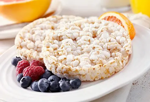 Le gallette di riso sono uno snack a basso contenuto calorico, con circa 35-40 kcal per pezzo...