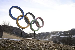 Milano-Cortina 2026: turisti in aumento, esplode il mercato delle prenotazioni per le Olimpiadi.