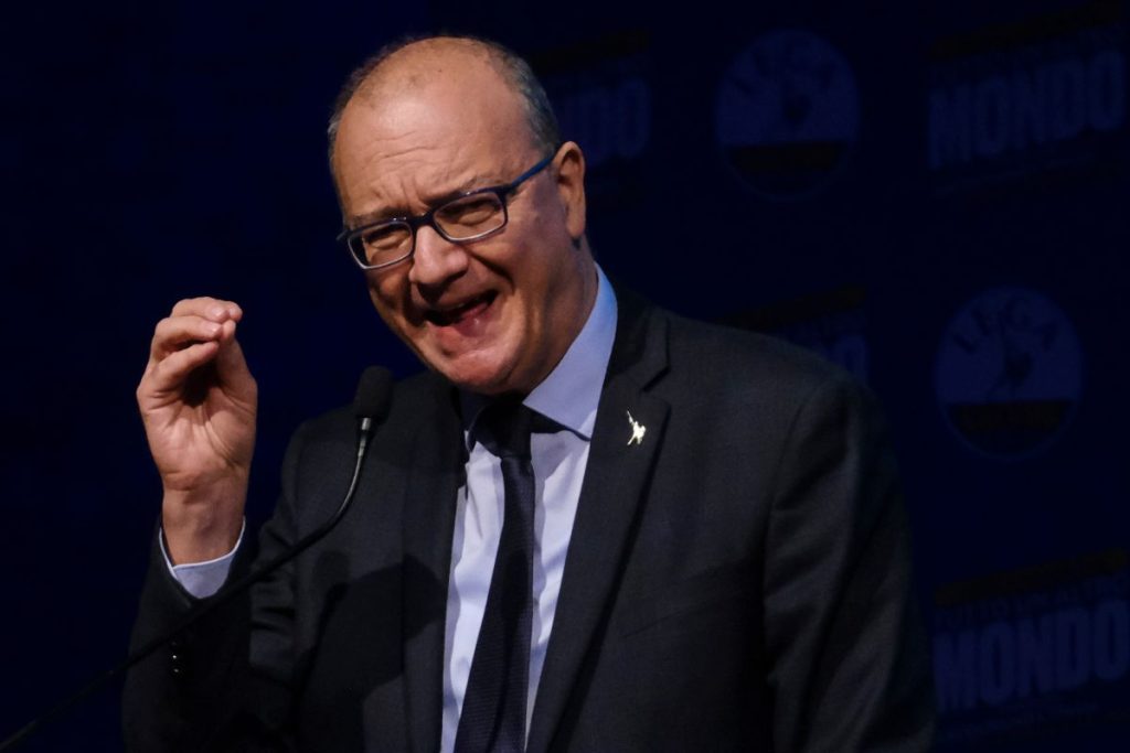 Grave episodio di violenza in un liceo di Roma: Valditara chiede sanzioni severe