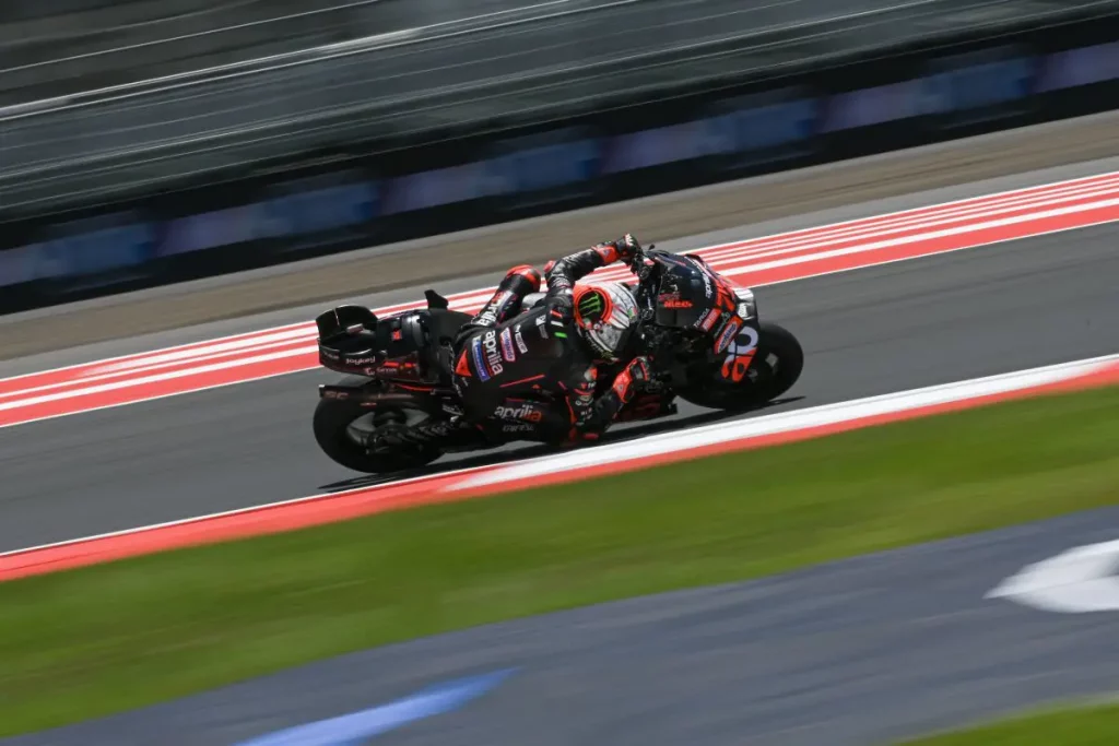 Bezzecchi conquista la pole al GP del Portogallo, Bagnaia chiude 4° in gara.