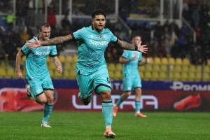 Bologna trionfa 3-1 nel derby contro il Parma, protagonista Castro con una doppietta.