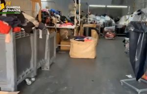 Sequestro nel Napoletano: scoperto opificio abusivo con 10 tonnellate di rifiuti speciali.