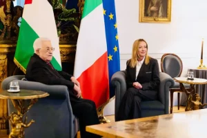 Meloni e Abu Mazen: accelerare l’attuazione del piano Trump per la pace in Medio Oriente.