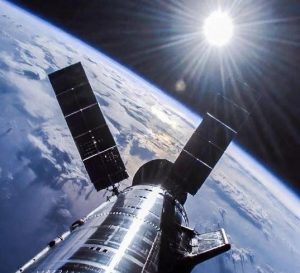 Musk lancia costellazioni di satelliti per monitorare e gestire il riscalMusk introduce satelliti per monitorare e controllare il riscaldamento terrestre globale.