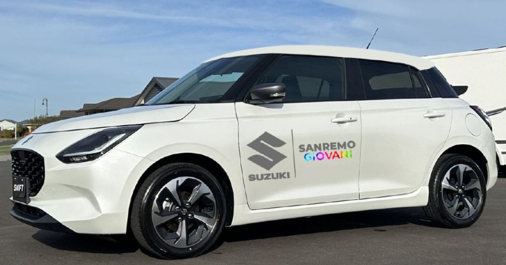 Suzuki, protagonista di Sanremo Giovani: la vettura simbolo della nuova musica.