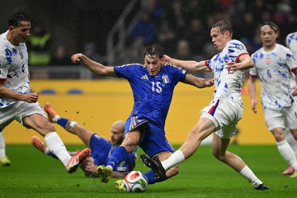 Norvegia sconfigge l’Italia 4-1 a San Siro: Haaland guida la squadra ai Mondiali.