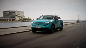 La Nuova Nissan LEAF: Innovazione e Futuro della Mobilità Elettrica Un Viaggio Verso il Futuro della...