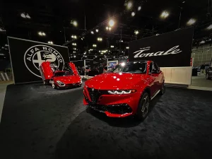 Alfa Romeo 33 Stradale e Tonale brillano al Los Angeles Auto Show 2023.