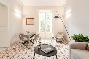 Secondo una ricerca di Booking.com, gli italiani impiegano solo 10 secondi per valutare una casa...