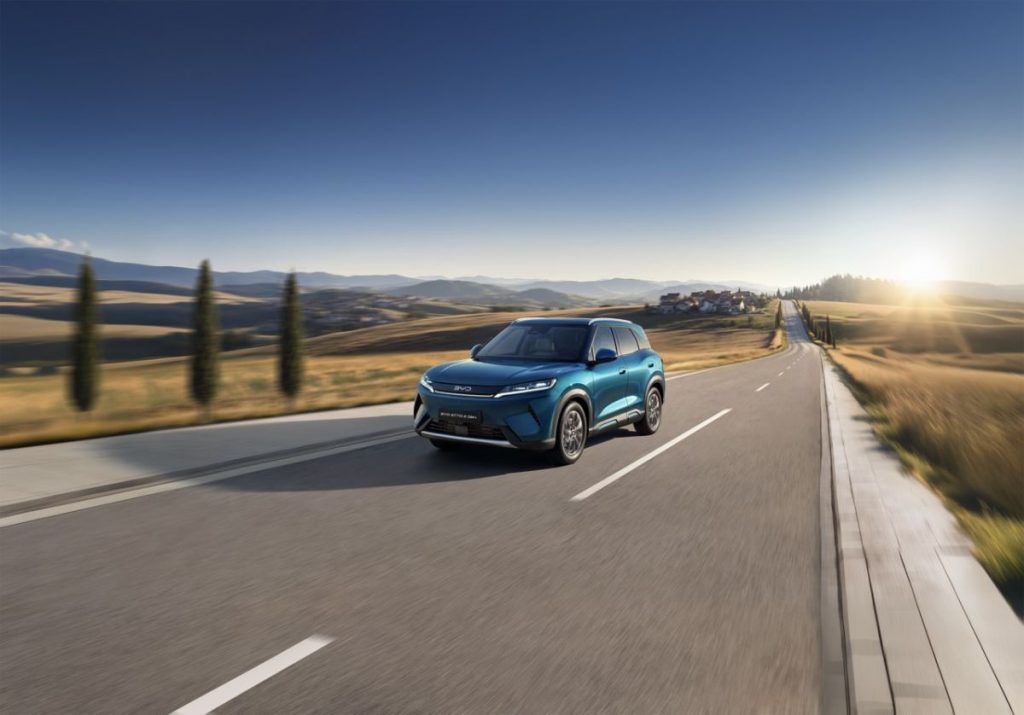 BYD svela la campagna promozionale per ATTO 2 DM-i: innovazione e sostenibilità in arrivo.