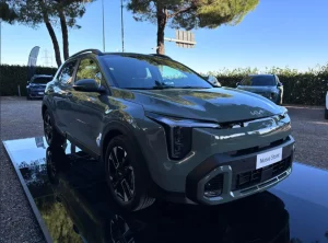 Kia Stonic: rinnovato design e tecnologia avanzata per un’eccellenza su strada.